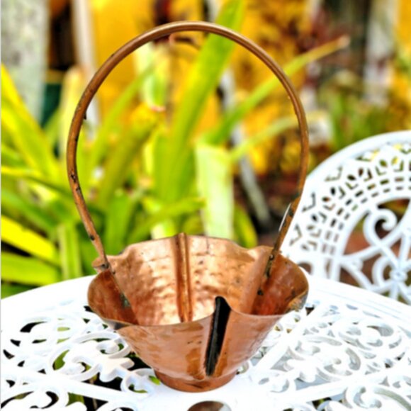 Vintage Coppersmith Treasures Of Time Hand Hammered Copper Basket 9”x13”. - Picture 2 of 9